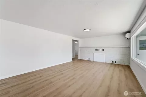 Living - 607 S 1st St, Brewster, WA 98812 photo 3 of 8