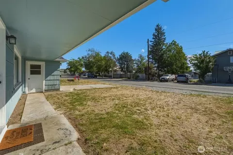 Exterior - 607 S 1st St, Brewster, WA 98812 photo 1 of 4