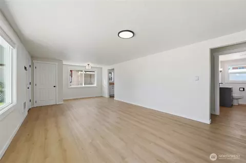 Living - 607 S 1st St, Brewster, WA 98812 photo 5 of 8