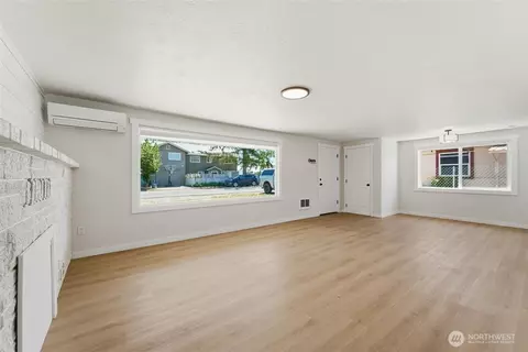 Living - 607 S 1st St, Brewster, WA 98812 photo 1 of 8