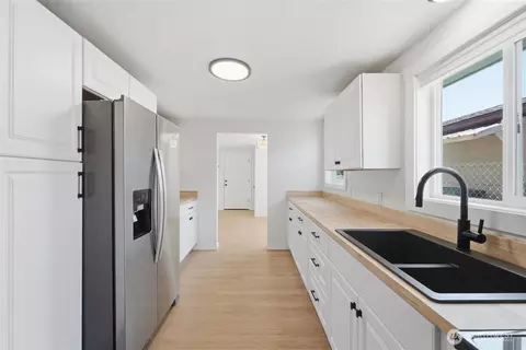 Kitchen - 607 S 1st St, Brewster, WA 98812 photo 3 of 3