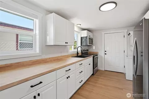 Kitchen - 607 S 1st St, Brewster, WA 98812 photo 2 of 3