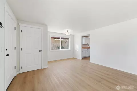 Living - 607 S 1st St, Brewster, WA 98812 photo 6 of 8