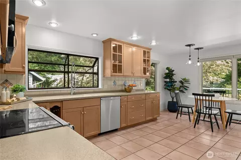 Kitchen - 14503 27th Dr SE, Mill Creek, WA 98012 photo 2 of 3