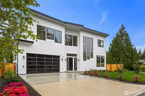1207 145th Ave SE, Bellevue, WA 98007