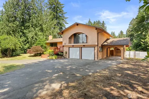 3560 NE Arrowhead Dr, Bremerton, WA 98311