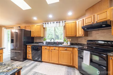 Kitchen - 117 Yetter Ln, Chehalis, WA 98532 photo 2 of 3