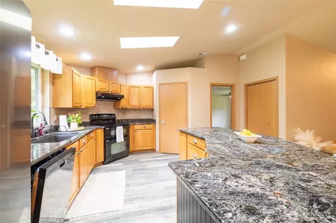 Kitchen - 117 Yetter Ln, Chehalis, WA 98532 photo 3 of 3