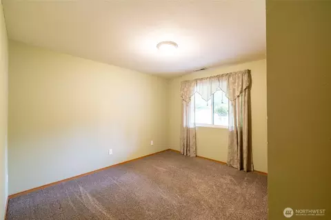 Bedroom - 117 Yetter Ln, Chehalis, WA 98532 photo 4 of 5