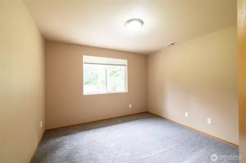 Bedroom - 117 Yetter Ln, Chehalis, WA 98532 photo 5 of 5