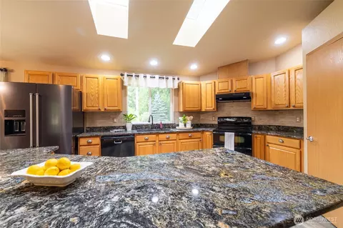 Kitchen - 117 Yetter Ln, Chehalis, WA 98532 photo 1 of 3