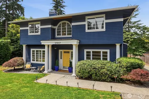 2307 108th Ave SE, Bellevue, WA 98004