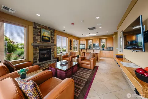 51 Pine St #202, Edmonds, WA 98020