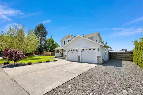 Exterior - 301 Christopher Ln, Everson, WA 98247 photo 3 of 11