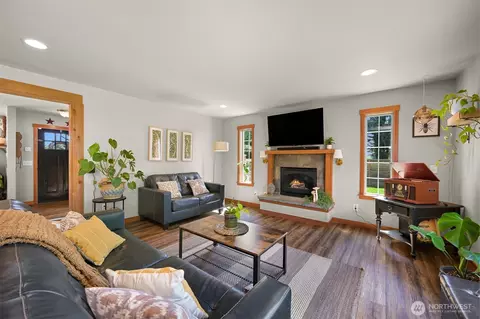 Living - 301 Christopher Ln, Everson, WA 98247 photo 3 of 4