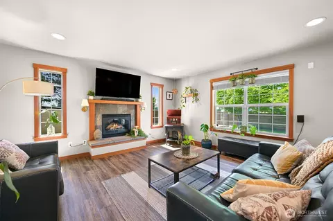 Living - 301 Christopher Ln, Everson, WA 98247 photo 1 of 4