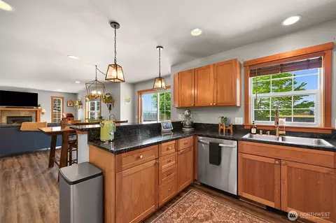 Kitchen - 301 Christopher Ln, Everson, WA 98247 photo 4 of 4