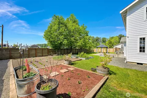 Exterior - 301 Christopher Ln, Everson, WA 98247 photo 7 of 11