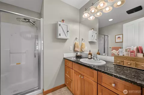 Bath - 301 Christopher Ln, Everson, WA 98247 photo 2 of 3