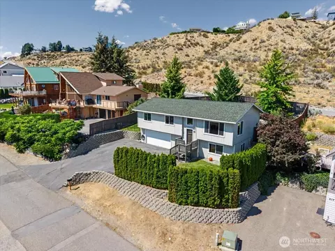 215 San Remo Ln, Chelan, WA 98816