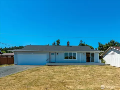 1524 Country Club Dr, Camano Island, WA 98282