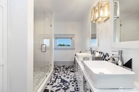 Bath - 53139 Appleton Rd, Milton Freewater, OR 97862 photo 5 of 5