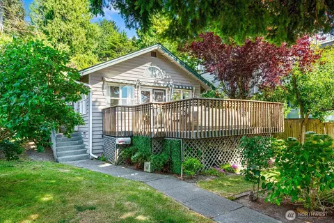 4018 59th Ave SW, Seattle, WA 98116