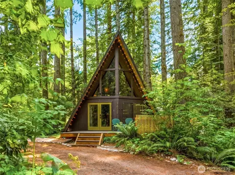 76135 NE 122nd St, Skykomish, WA 98288