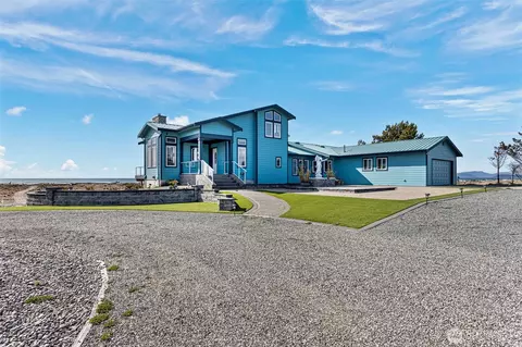 913 Riley Rd, Oak Harbor, WA 98277