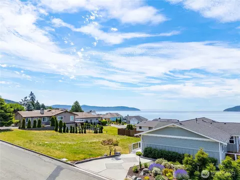 4916 Dundee Dr, Anacortes, WA 98221