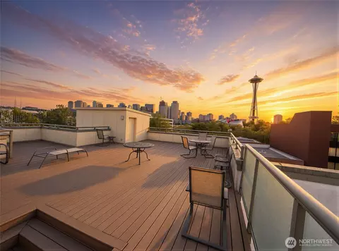 621 5th Ave N #402, Seattle, WA 98109