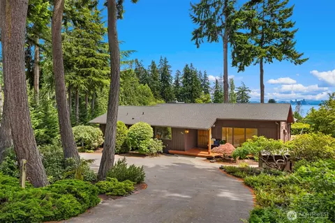 9793 NE Murden Cove Dr, Bainbridge Island, WA 98110