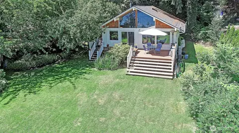 13806 W Lake Kathleen Dr SE, Renton, WA 98059