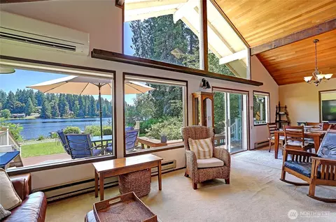 13806 W Lake Kathleen Dr SE, Renton, WA 98059