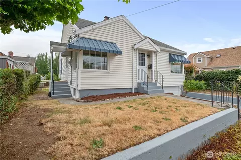 1710 8th St, Bremerton, WA 98337