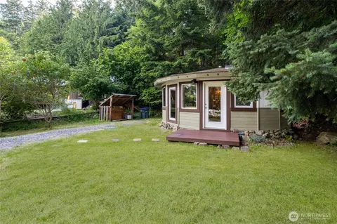 1217 Jamison St, Lummi Island, WA 98262