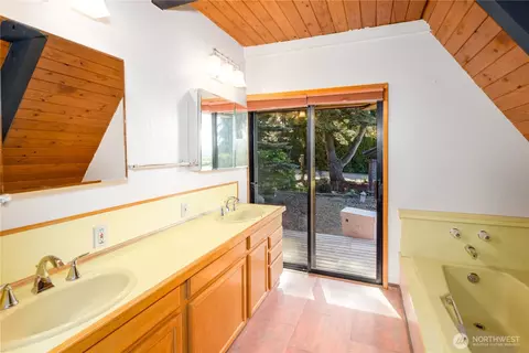 Bath - 141 Bay Ridge Pl, Sequim, WA 98382 photo 1 of 1