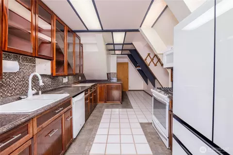 Kitchen - 141 Bay Ridge Pl, Sequim, WA 98382 photo 1 of 3