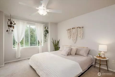 Bedroom - 10410 Holly Dr #E, Everett, WA 98204 photo 1 of 4