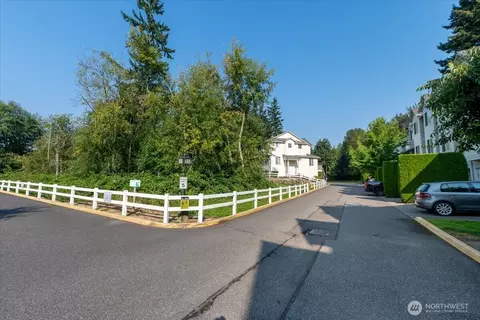 Exterior - 10410 Holly Dr #E, Everett, WA 98204 photo 6 of 8