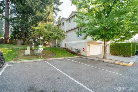 Exterior - 10410 Holly Dr #E, Everett, WA 98204 photo 4 of 8