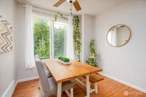 Dining - 10410 Holly Dr #E, Everett, WA 98204 photo 1 of 2