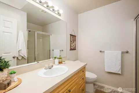 Bath - 10410 Holly Dr #E, Everett, WA 98204 photo 2 of 3