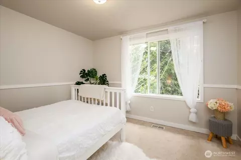 Bedroom - 10410 Holly Dr #E, Everett, WA 98204 photo 3 of 4