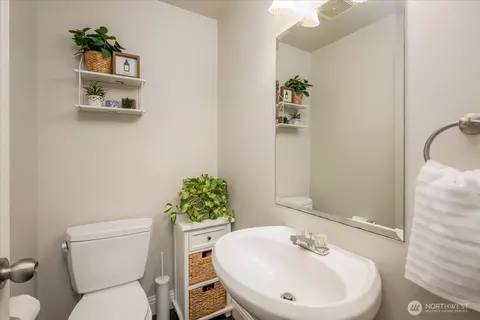 Bath - 10410 Holly Dr #E, Everett, WA 98204 photo 1 of 3