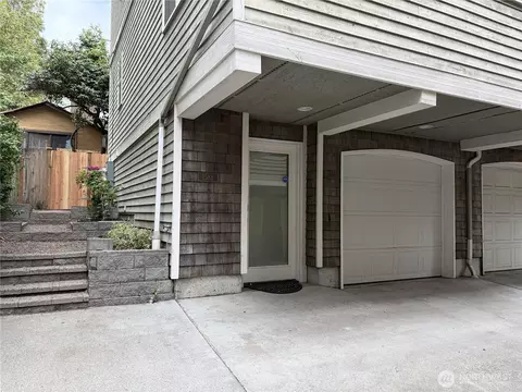 158 15th #B, Seattle, WA 98122
