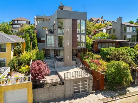 2560 12th Ave W, Seattle, WA 98119