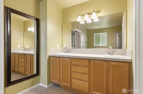 Bath - 206 202nd St SE, Bothell, WA 98012 photo 4 of 5