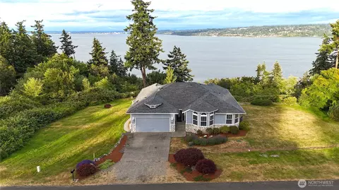 7023 Columbia Ave, Clinton, WA 98236