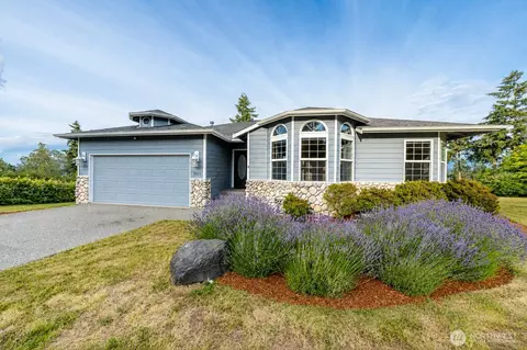 7023 Columbia Ave, Clinton, WA 98236